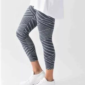 Lululemon High Times Pant 6 Luon Metallic Lumatrix Silver Geometric Stripes Yoga